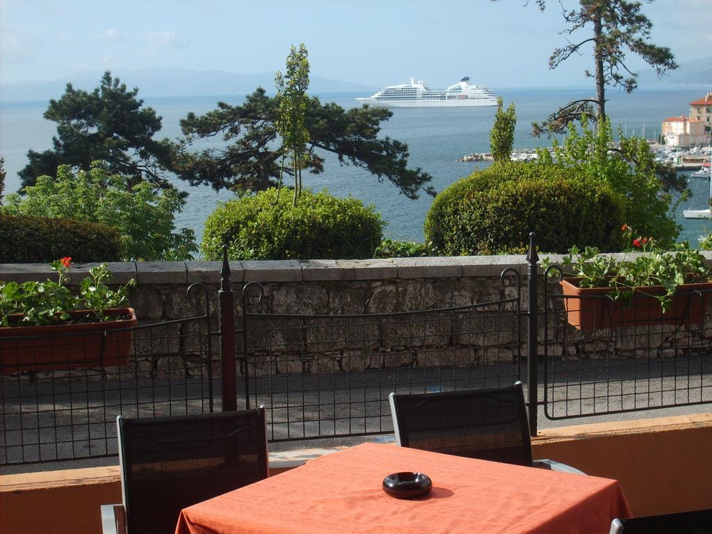 Villa Volosko With Private Parking And Breakfast,Seaview Exteriör bild